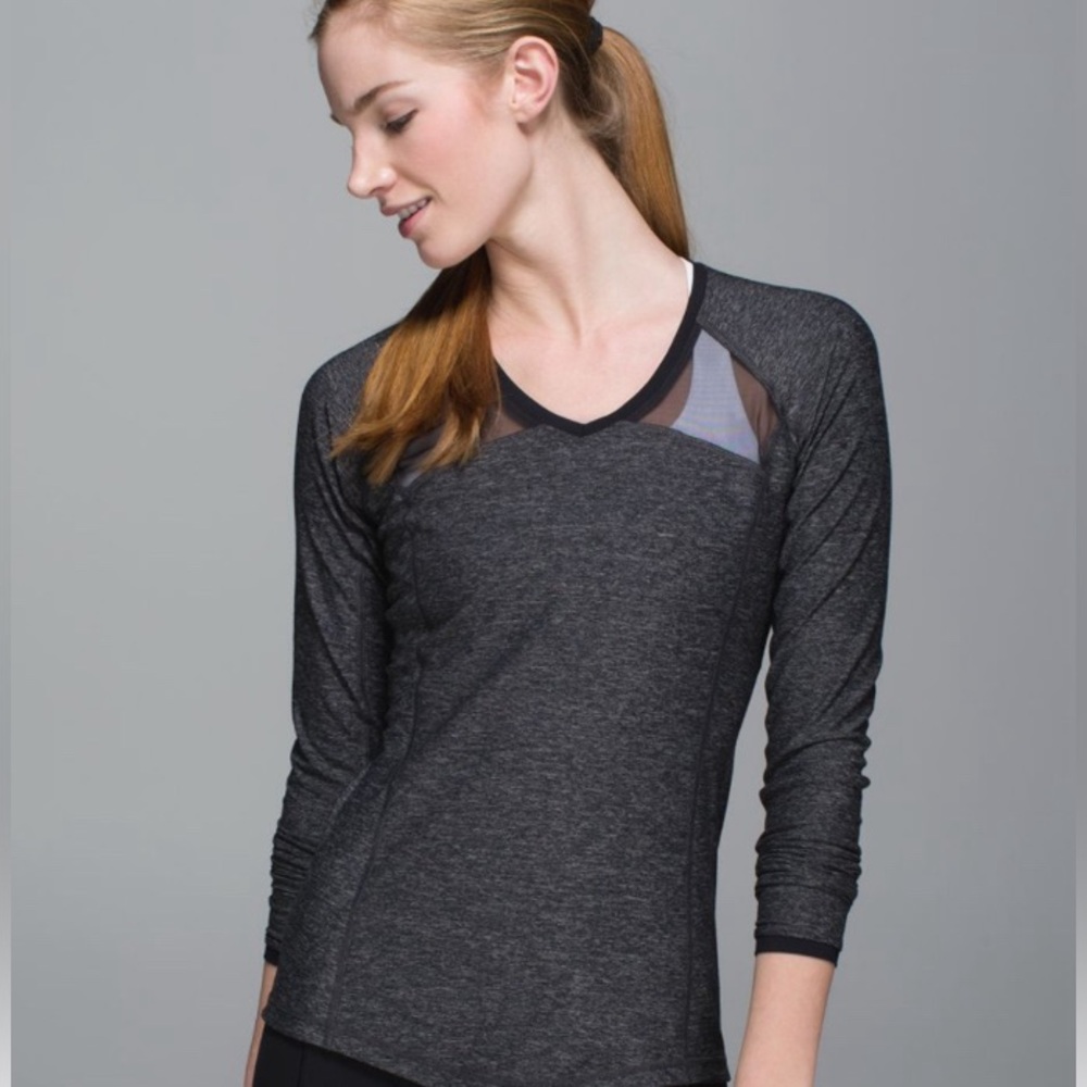 Lululemon Pace Pusher Long Sleeve.l black on black. Size‎ 4